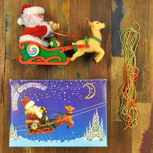 PÈRE NOËL DANS SON TRAÎNEAU AVEC MUSIQUE (2 pcs)