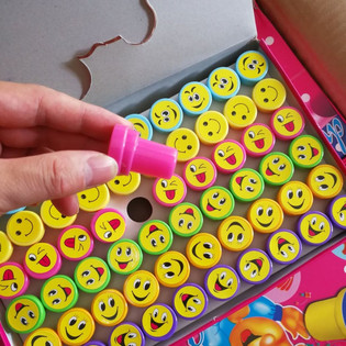 PETITS TAMPONS AVEC VISAGES (60 pcs.)