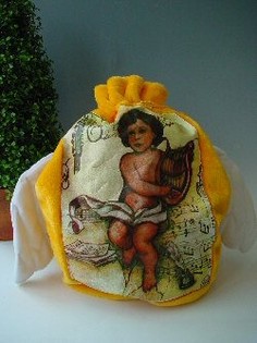 Petit sac cadeau en fausse fourrure avec ailes d'ange (Lot de 2)