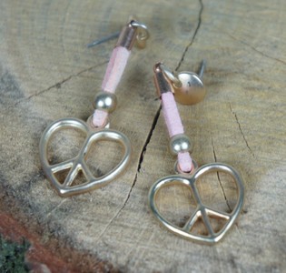 Boucles d'oreilles c&oelig;ur rose clair (1 pc)