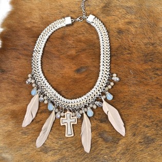 Collier de Luxe Beige/Cr&egrave;me avec Croix (1 pc)
