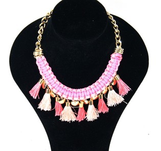 Collier Luxe Style Ibiza &agrave; Pompons Roses (1 pc)