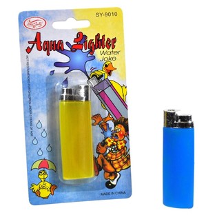 Pistolet &agrave; Eau Farce et Attrape Briquet sur Carte (24 pcs)