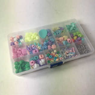 ENSEMBLE DE PERLES EN BOÎTE - COULEURS MIXTES (12 pcs)